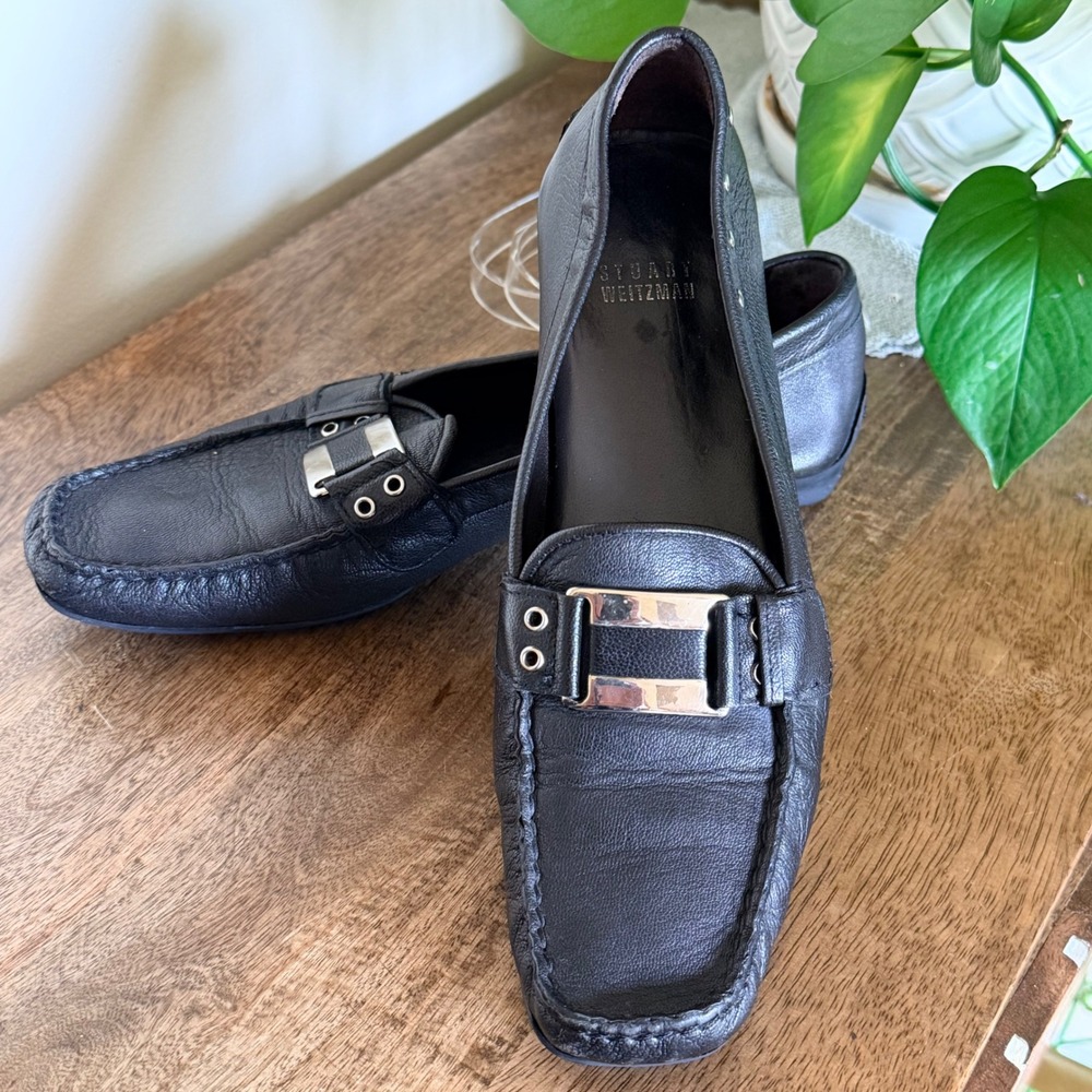 Stuart Weitzman Black Leather Loafer Women Size 8 SS Narrow Buckle Studs Classic